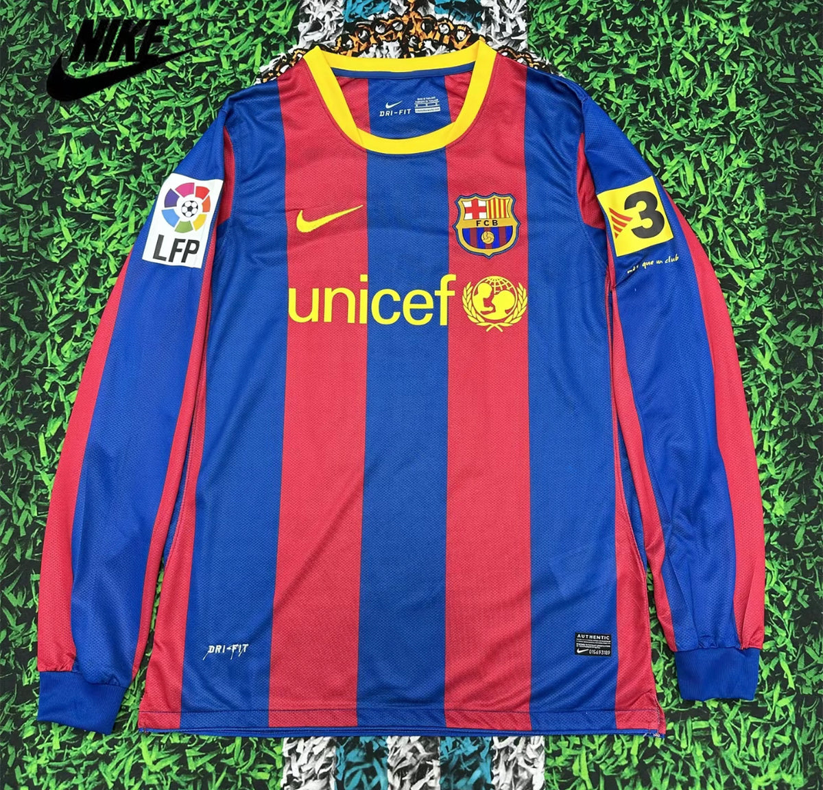 NIKE 10-11 Season Barcelona Home Messi Long Sleeve Vintage Barcelona Retro Jersey