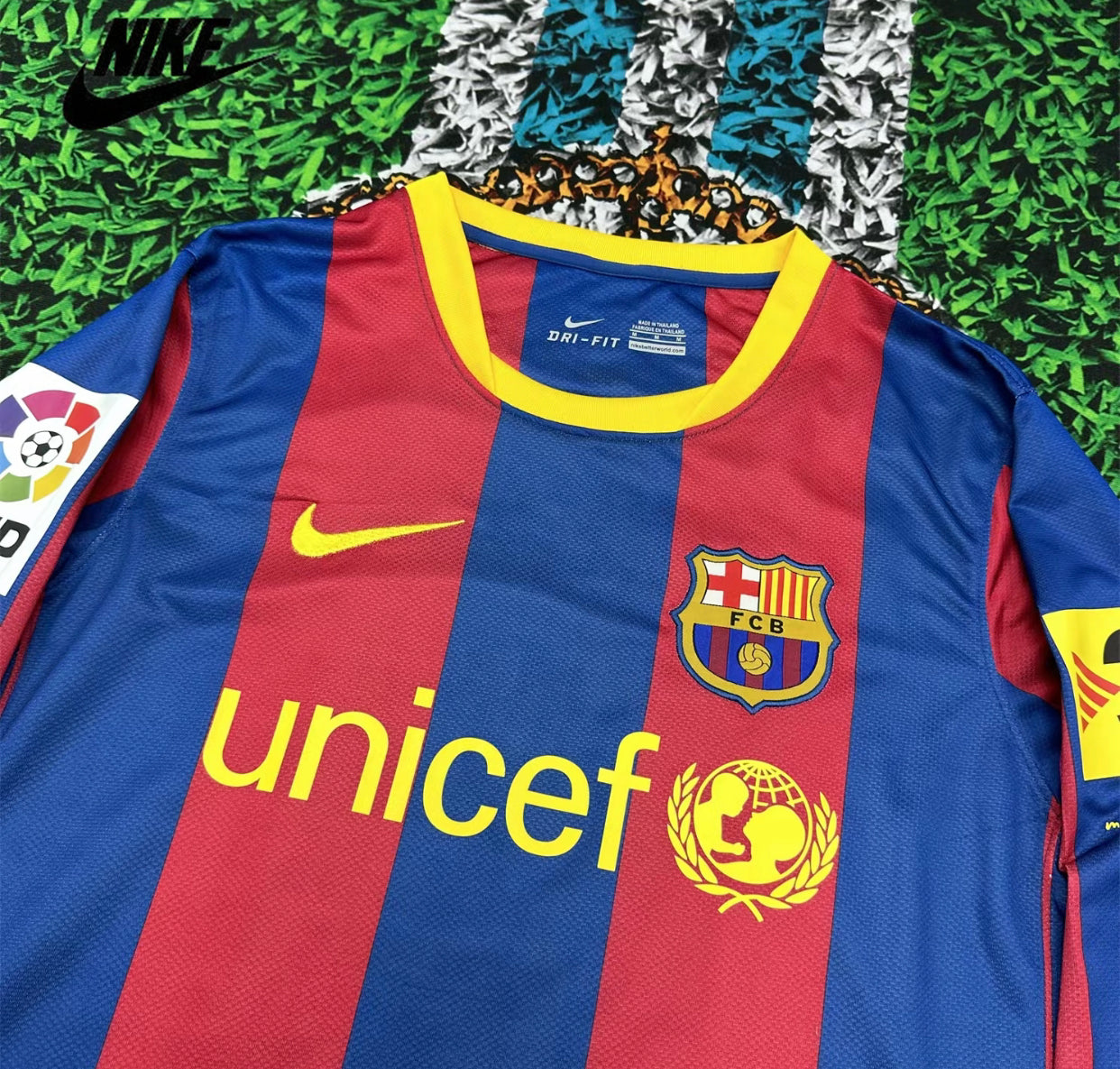 NIKE 10-11 Season Barcelona Home Messi Long Sleeve Vintage Barcelona Retro Jersey